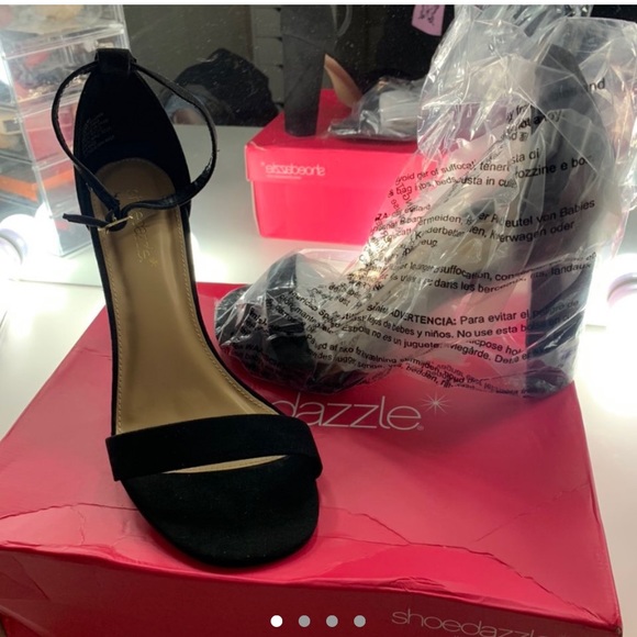 Black heels! - Picture 3 of 3